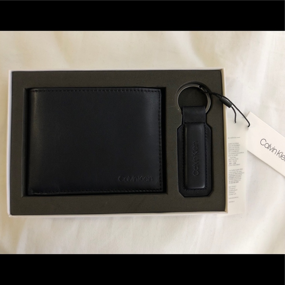 calvin klein wallet and keyring gift set!
